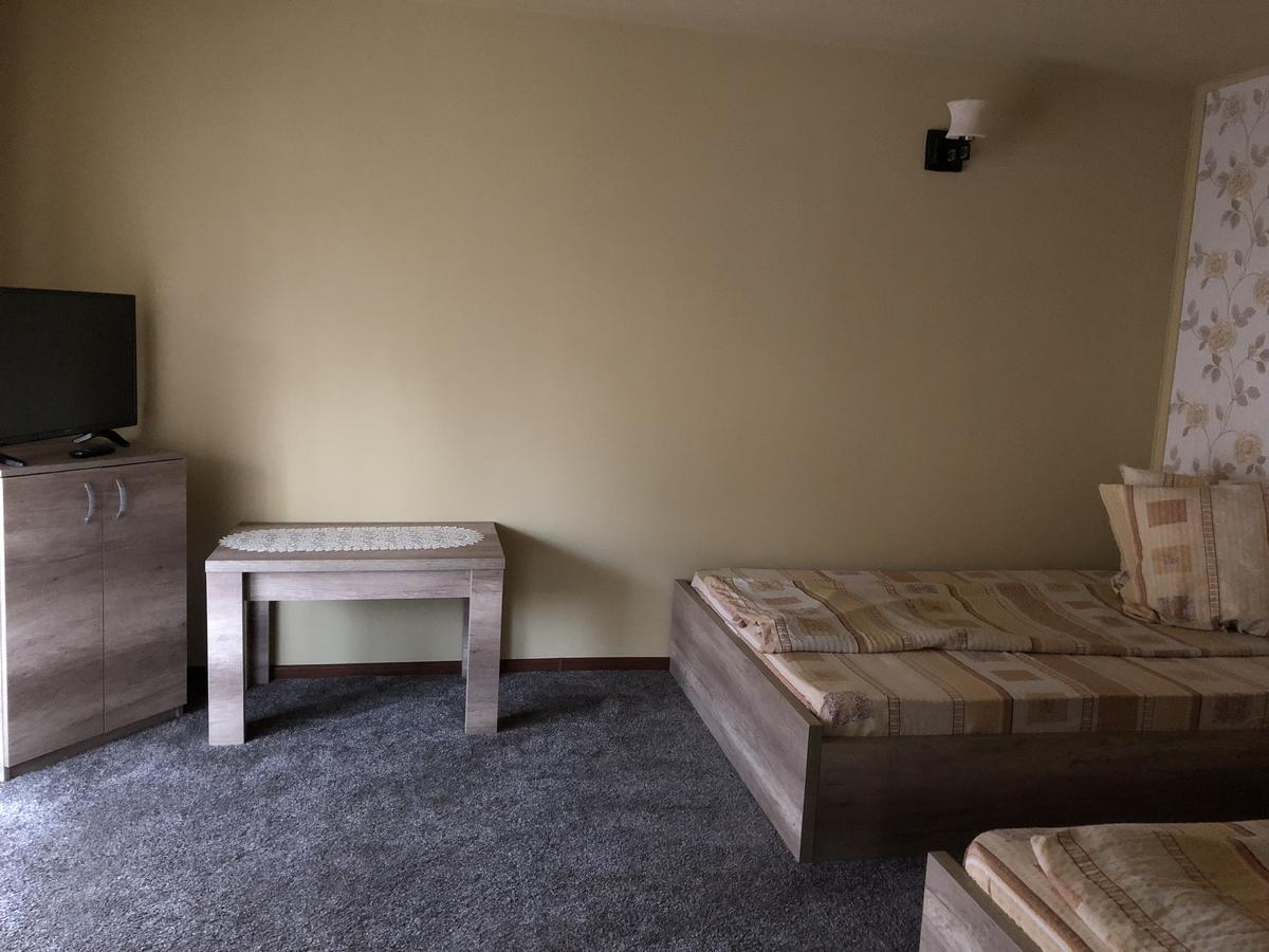 Pensiunea Mirela Pestera Ursilor Chiscau Exteriör bild